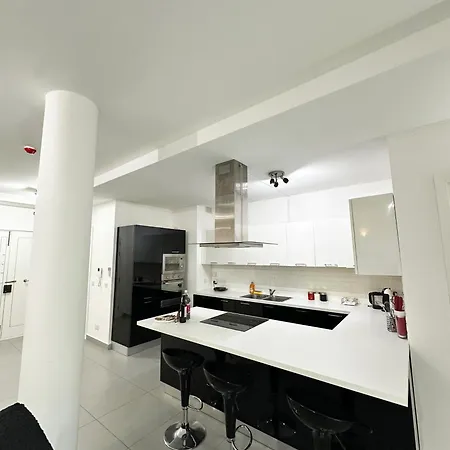 Luxury Duplex In Paceville شقة